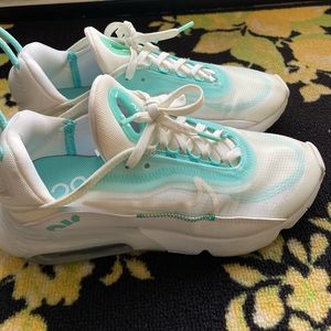 Nike Air Max 2090 - Women's 7.5 - Sail/Aurora Green/Summit White/Black